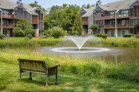 Coastal Chic 2BR Condo w/ Community Pool, Walk to Restaurants