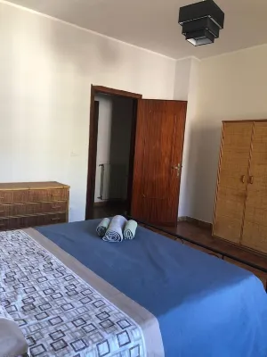 Apartment with courtyard and private parking. Pets allowed :)