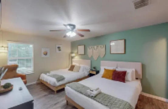 Charming BOHO 2-bedroom apartment walkable to AT&T stadium,global life Arlington