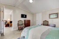 Newly Remodeled 5BR/3BA Home Hotels near Ball State University