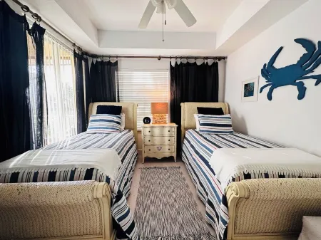 "Home away like home"-luxury, relaxing tropical escape to a sunshine state