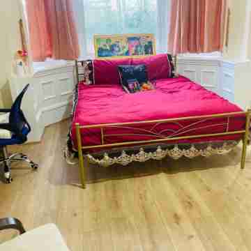 Luxury Apartment close to Coventry City Centre Rooms