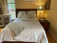 Patsy Cline Fan Room Hotels in Camden