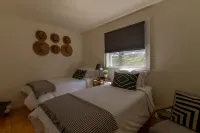 Beautiful Catskills country home get-away, with views, big private yard & forest Hotels in Fallsburg