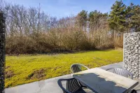 Ameland - Quiet apartment near the beach with terrace and pool access Hotels in Ameland