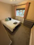 3 bedroom spacious home Parking and WiFi sleeps 5 Hotels in Bexleyheath