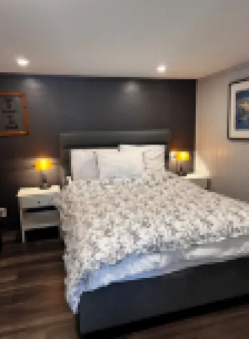 Muskoka lakefront,private sand beach ,cosy-family cottage Hotels near Lake Muskoka