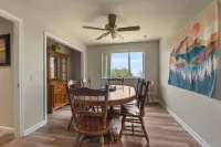 Charming 6-bedroom cabin with stunning views!