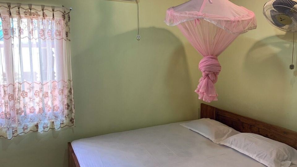 Charming villa with 1 bed room WiFi,AC in lovely Ambalangoda,10min walk to beach