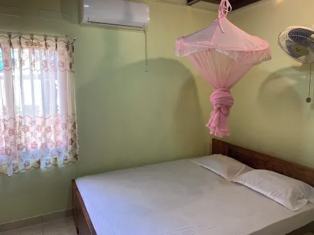 Charming villa with 1 bed room WiFi,AC in lovely Ambalangoda,10min walk to beach