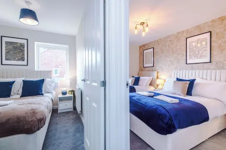 Luxury & Modern Equipped Liverpool 3 Bedroom House WParking Sleeps 9 Max