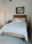 Porch & Pasture: Charming 2-bedroom house in marvelous Franklin with AC, WiFi