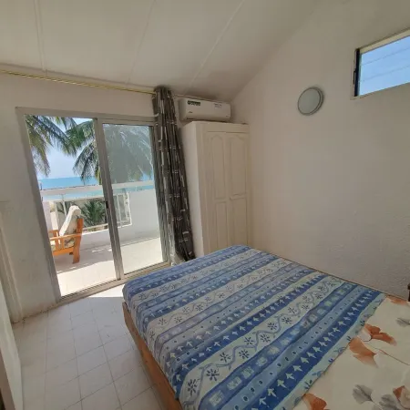 Rare in Saly! Seafront detached villa - 1st line, under the coconut trees.