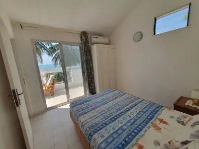 Rare in Saly! Seafront detached villa - 1st line, under the coconut trees. Hotels in 