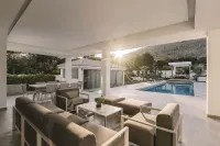 M Mansion Luxury Living VillaPrivate Paradise on a Timeless Greek Island - Villaer