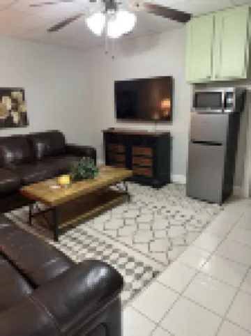 Charming 1-bedroom house in beautiful London with WiFi, AC