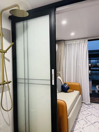 FLOATING HOTEL. Отели в г. Роулетт