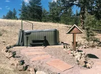Cozy Hot Tub Cabin On The Lake!