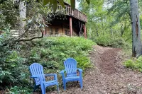 ROUNDHOUSE in the trees, deck, grill, fireplace, creek, dog Friendly, game room