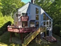 Birchwood Retreat: spacious & modern forest refuge