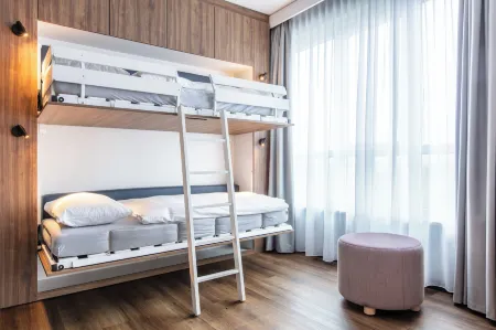 ScanHotels City Отели рядом с достопримечательностью «Kloster Zum Heiligen Kreuz»