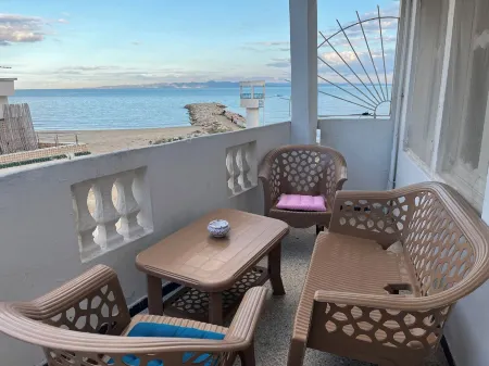 Bright and comfortable apartment with sea view