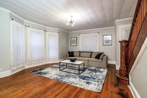 Spacious 3-bedroom Duplex w/ King Bed Moments From Higher Onondaga Park