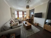 Modern Home in Central Dundee. Free Parking