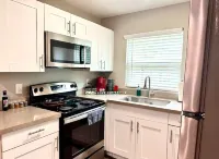 Cozy Montrose studio apartment with free parking & WiFi!