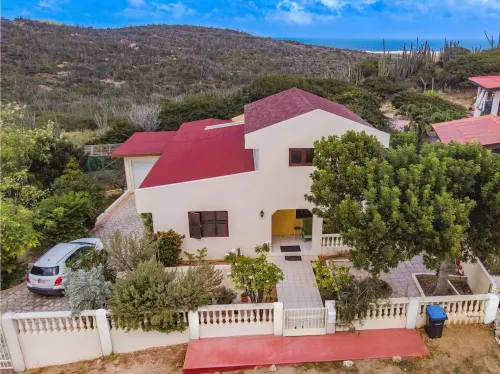 Charming 3-bedroom villa with stunning views Hotels in Matividiri