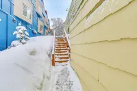 Cozy Anchorage Retreat w/ Fireplace, Near Hiking! - Condos