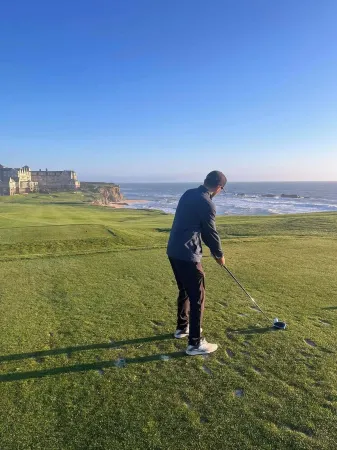 Quaint 3-bedroom house fenced yard firepit, WiFi HalfMoonBay 3 blocks from beach