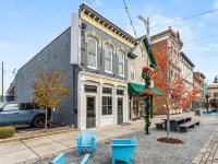 The Betty - Entire rental unit in New Albany, Indiana Sleeps 8 Hotels in Floyd County