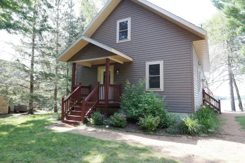Serene Lakefront Retreat: A/C, dock, canoe, kayaks