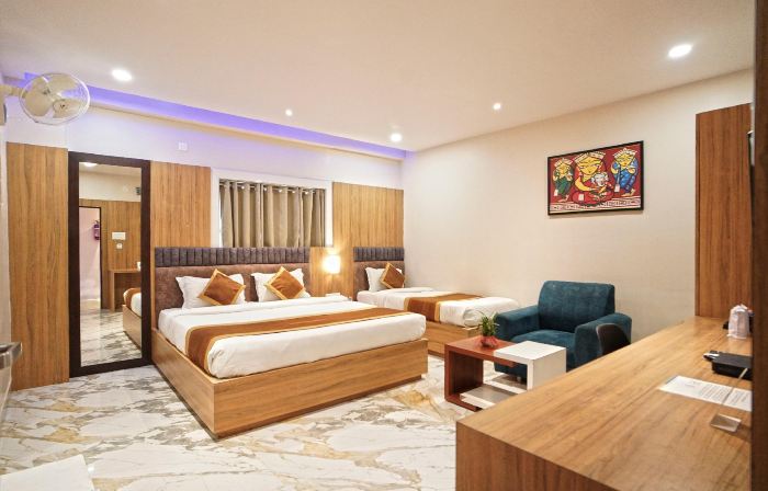 Hotel Ekta International !! 300 MTS from Baba Baidyanath Dham Temple !!