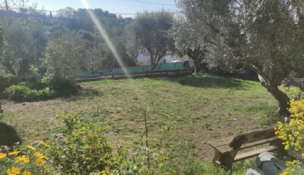 Joli Haut de Villa Avec Grand Jardin, Entre mer et Montagne Animaux Acceptés Hotels in Peymeinade