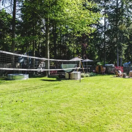 Charming Lake Cottage - 3 Bedrooms, Hot Tub, Sauna, Large Yard