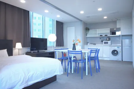 The Comfortable Trini Hotel Отели рядом с достопримечательностью «Everland»