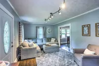 Bright Parma Home w/ Outdoor Space < 10 Mi to Dtwn