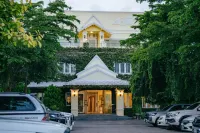 The Target Residence & Resort Hotels near Wat Rong Khun - White Temple