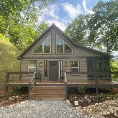 Luxury Cabin at an Affordable Price with Waterfall!