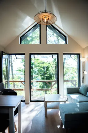 Chateau-Camping la Grange Fort, 63500 les Pradeaux Отели в г. Иссуар