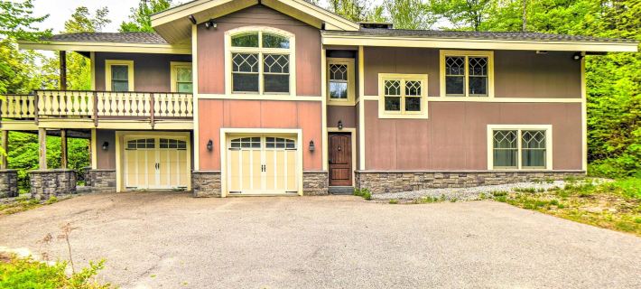 Spacious Bartlett Home w/ Fireplace + Kitchen Hotels in Bartlett