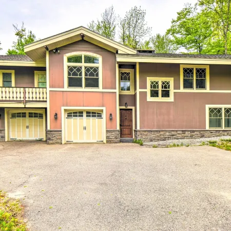Spacious Bartlett Home w/ Fireplace + Kitchen