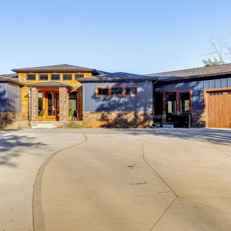 Lakefront Gem: Dock & Hot Tub in Jacksboro