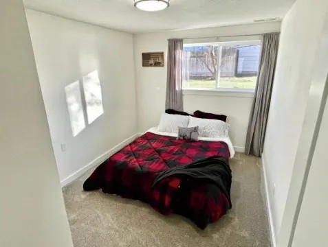 Hometown USA With Hot Tub and Fully Renovated