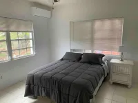 Fortuna Bay Villa/Entire Apt/Walk to the Bay Hotels in West End