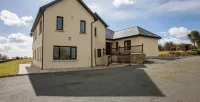 Waterford Villa - 5 Bed - Sleeps 10 - Parking Hotels in 