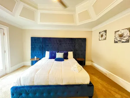 New Listing!! Spacious 7BR 4BA Single Family Home W/Pool Hot Tub & Game Room