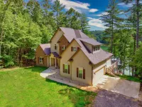 7 Bedroom! Amazing Lake House, Private Dock & Jet Ski Pads, Kids Dream Game Room